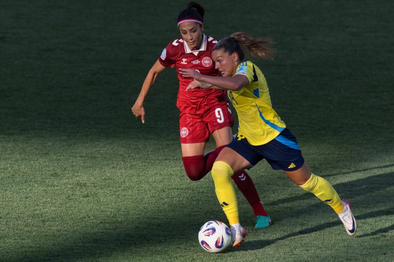 DAN – SWE, Football