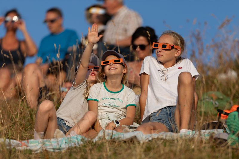 Éclipse Solaire, Reportage