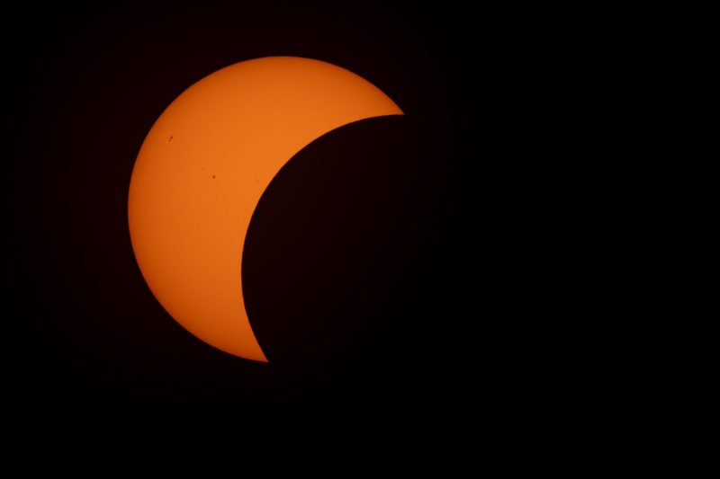 Éclipse Solaire, Reportage